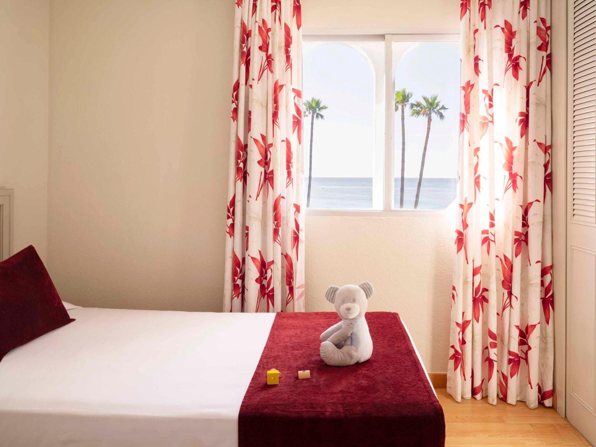Apartamento de 2 dormitorios con vistas frontales al mar (2 adultos)